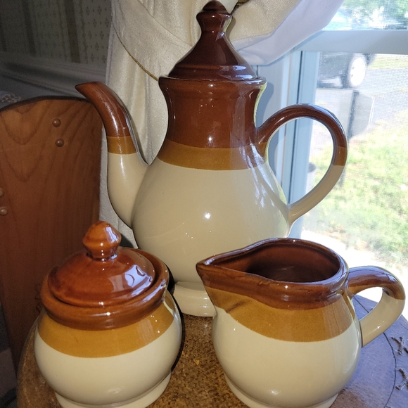 Vintage stoneware Teapot, sugar and cream set. - Picture 2 of 2